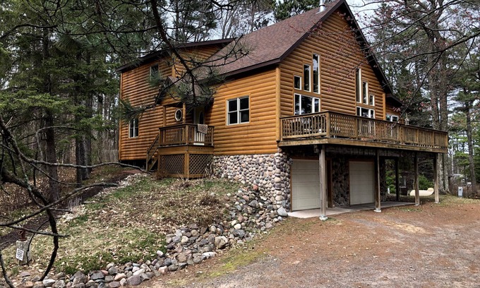 Hayward Cabin | Inviting Retreat on 3,000 Acre Grindstone Lake with Pool