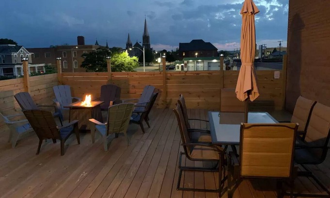 Escanaba Apartment | Elegant 3-Bedroom Penthouse with Pool and Hot Tub