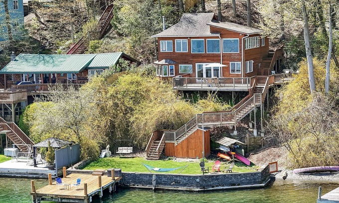 Northwest Ithaca House | Lakefront Cottage Retreat with Kayak Access Near Wineries