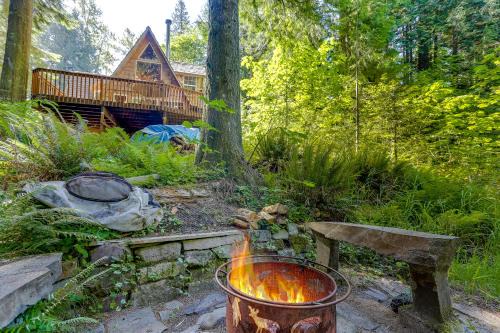 Rhododendron House | Idyllic Clear Creek Cabin with Private Beach and Ocean View