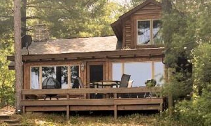 West Branch Cabin | Serene Clear Lake Resort: Cozy Pet-Friendly Cabin Retreat
