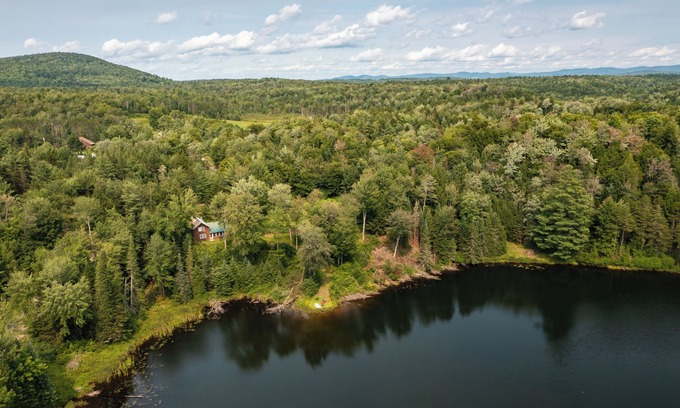 Wolcott House | Serene Escape at Clear Pond Cottage - 30 Acres of Tranquility