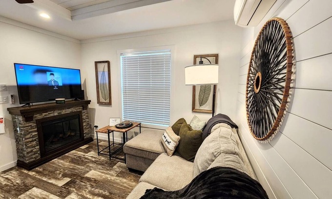 Piney Cottage | Family-Friendly Clearwater Cottage A - Rated 10/10 by Guests