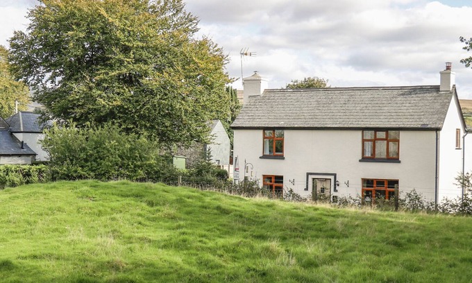 Lydford Cottage | Discover Clearview: Pet-Friendly Retreat with Open Fire