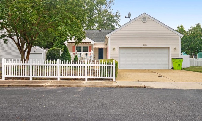 Clearwater House | Pet-Friendly Retreat at Clearwater - Family Enjoyment Awaits