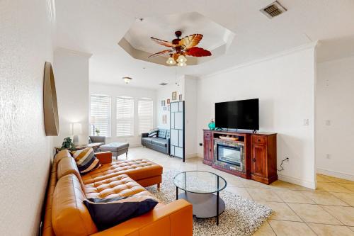 Clearwater Apartment | Relax at Clearwater Captivation with Pool & Hot Tub Access
