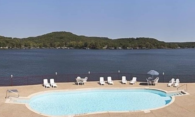 Camdenton Condo | Top-Floor Waterfront Condo with Pool & Golf Access