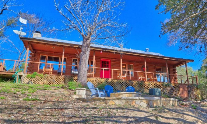 Wimberley House | Cozy Clearwater Log Home - Ideal for Family Getaways