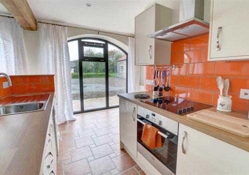 Gilling East House | Cozy Clematis Cottage: Pet & Child Friendly Retreat