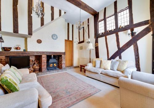 Lavenham House | Family-Friendly Retreat at Clematis Cottage Awaits You