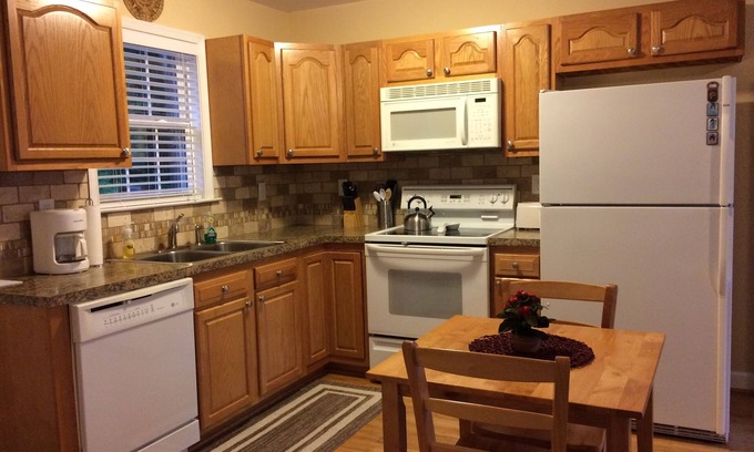 Clemmons Cottage | Cozy Clemmons Cottage with Delicious Breakfast Included
