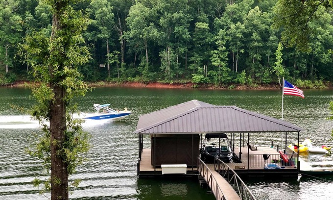 Anderson House | Lake Hartwell Retreat: Top-Rated Home with Dock Access