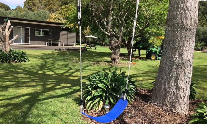 Russell Cottage | Beautiful Clendon Lodge Studio with Ocean View & Spa