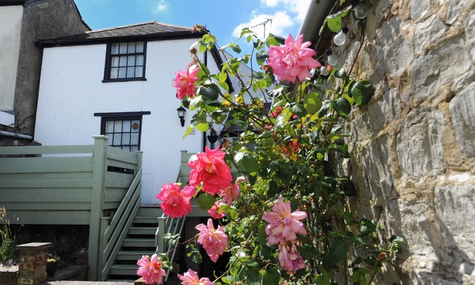 Lyme Regis Cottage | Family-Friendly CLEVE HOUSE with Oceanfront Views