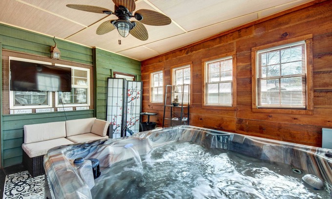 Cleveland Cabin | Cozy Cleveland Cabin with Hot Tub, Near Helen Attractions