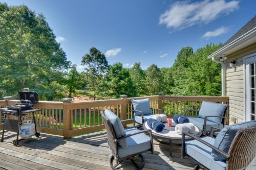 Helen House | Pet-Friendly Cleveland Retreat with Deck Near Winery