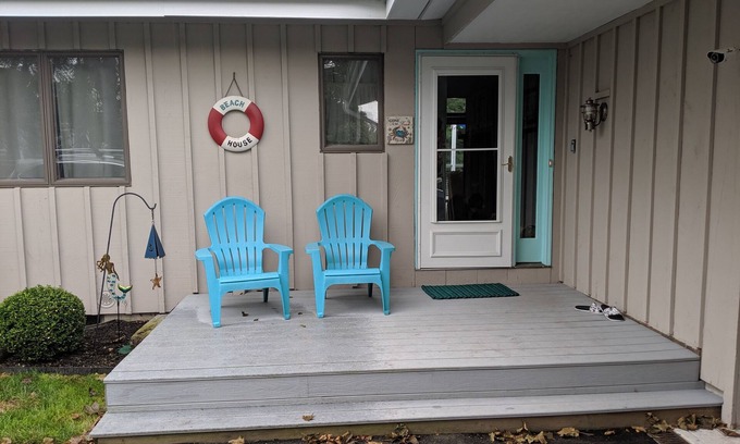 Greenport House | Relax at Cleves Point Estates with Private Beach Access