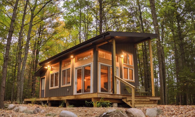 Lachine Cabin | Clewley's Nest - Minimalist cabin in the woods
