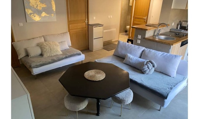 Livry-Gargan Apartment | Warm Apartment in Clichy Sous Bois with Family Amenities