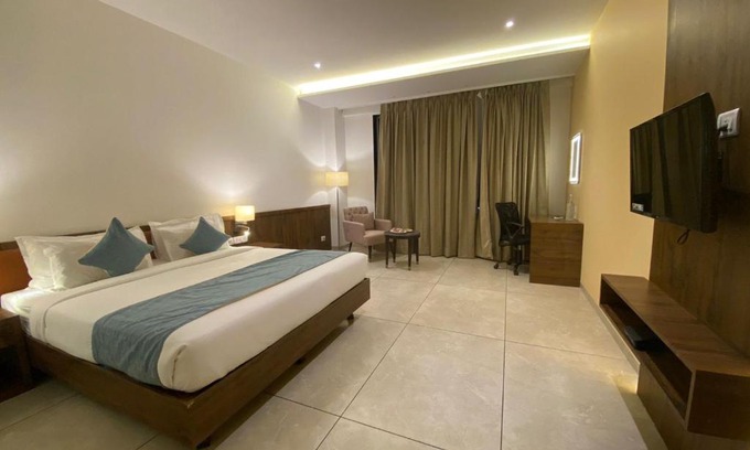 Dhuva Hotel | Discover Click Hotel LH Seven in Morbi with a Pool