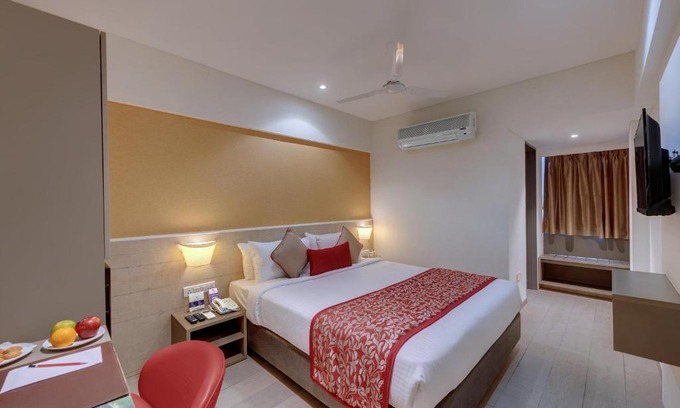 Sayajiganj Hotel | Convenient Stay at Click Hotel Vadodara by Railway Station