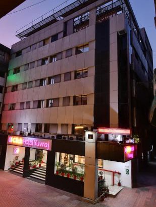 Surat Hotel | Relax at Click Hotel Yuvraj: Spa, Restaurant & Breakfast