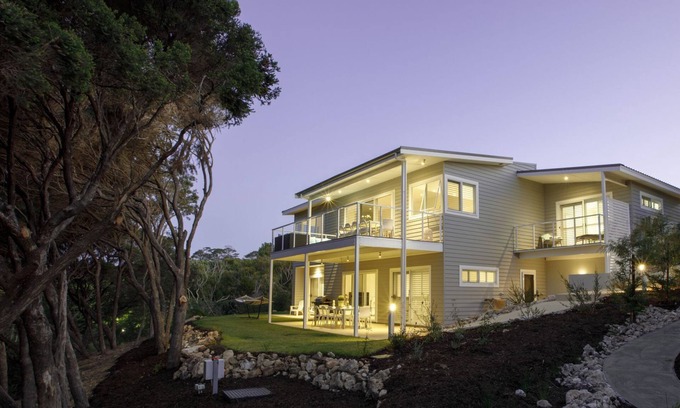 Yallingup House | Exquisite Cliff Beach House: Secluded Oceanfront Retreat