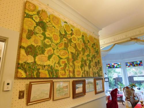 Beach Hill - Beach Flats Hotel | Kid-Friendly Cliff Crest Inn: Guest Rated 8.4/10
