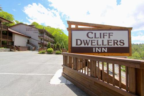 Blowing Rock Hotel | Family-Friendly Retreat at Cliff Dwellers Inn with Pets Welcome