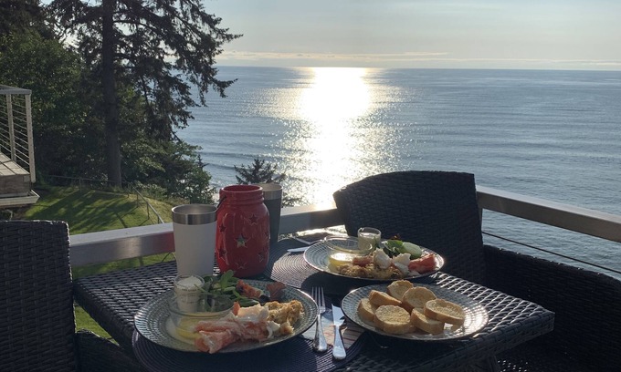 Seaside Condo | Experience Cliff Haven at Seaside Point with Breathtaking Views