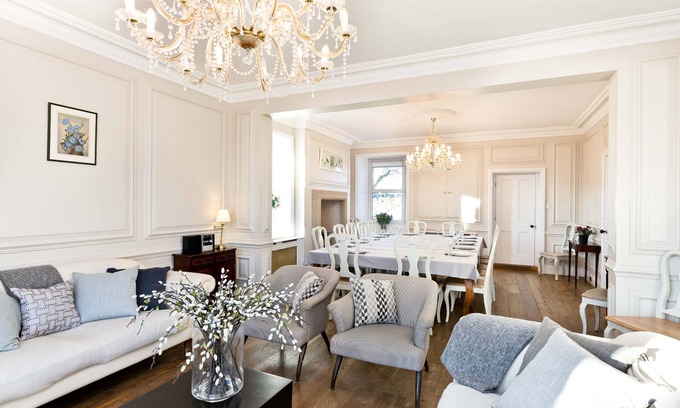 Little Longstone House | Cliff House: Scenic Retreat Overlooking Monsal Head