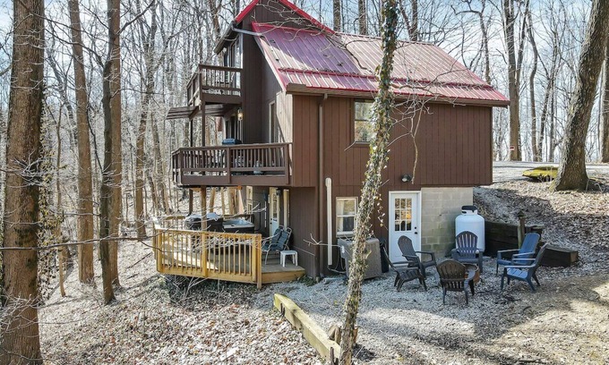 Rockbridge Cabin | Unwind at Cliff's Edge: Pet-Friendly Retreat with Spa & Hot Tub