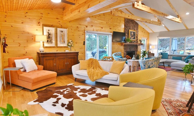 Basye House | Family-Friendly Cliff's End Retreat with Pool & Kitchen