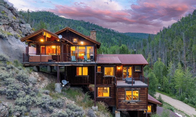 Tabernash House | Experience New Cliff Side Chalet: Amazing Views & Hot Tub