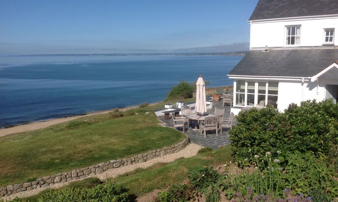 Gunwalloe House | Oceanfront Retreat with Spectacular Sea Views & Pool