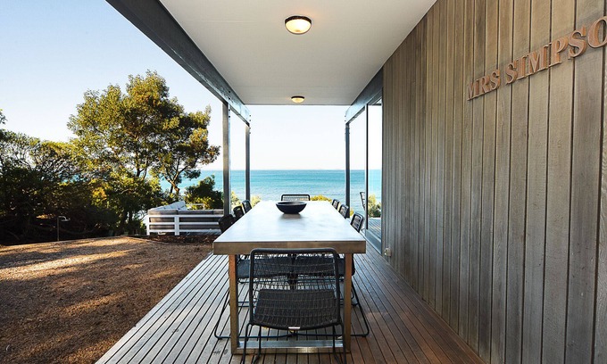Flinders House | Iconic Cliff Top Home with Ocean View and Breakfast