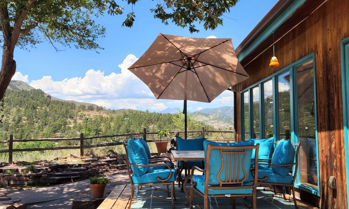Lyons House | Scenic Cliff-Top Retreat in Old Town Lyons with Ocean Views