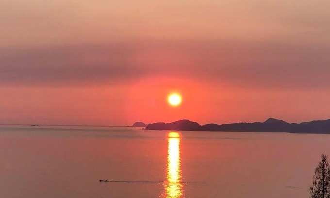 Nagashima Apartment | Scenic Cliff Top Terrace: Family-Friendly Retreat with High Ratings