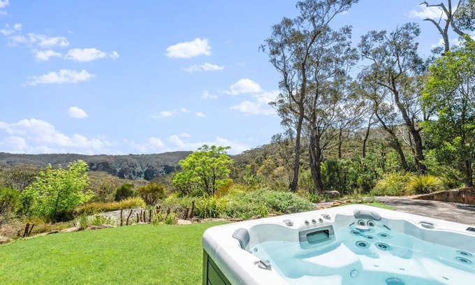Katoomba House | Stunning Cliffnest House with Breathtaking Escarpment Views