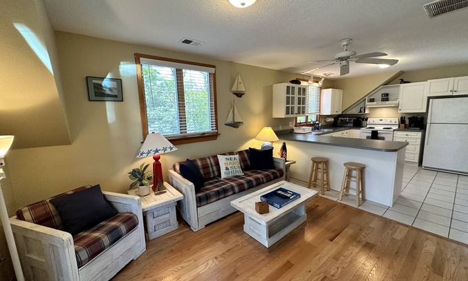 Colington Apartment | Experience Cliffside Retreat on Roanoke Sound with Breakfast