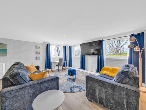 Leamington Apartment | Oceanfront Cliffside Suite at Seacliff Beach Suites