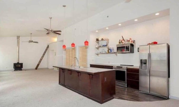 West Fork House | Experience the Cliffside View of Northwest Arkansas