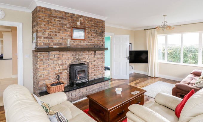 Tully Cottage | Family-Friendly Clifftop Haven in Tully, County Galway