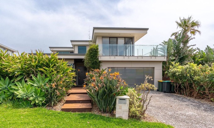 Kiama House | Clifftop Luxury with Pool