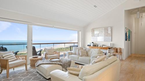 Killcare Heights House | 'Clifton' by HolidayCo