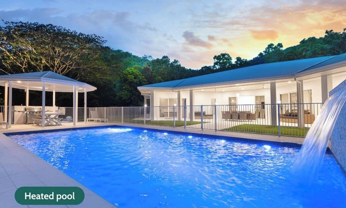Clifton Beach House | Clifton Cove: Your Beachside Getaway with Pool Access