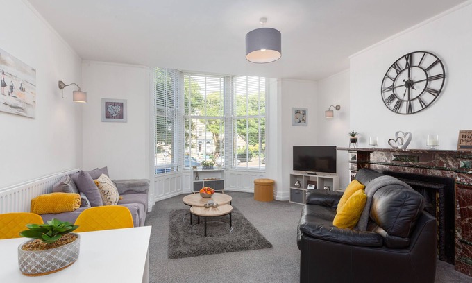 Lytham St. Anne's Apartment | Clifton Drive Beach Retreat, One Bed Apartment, Dog Friendly