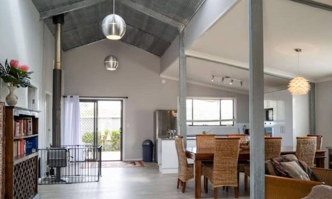 Clifton Grove Apartment | Discover Clifton Grove - Rural Retreat with Kitchen & Breakfast