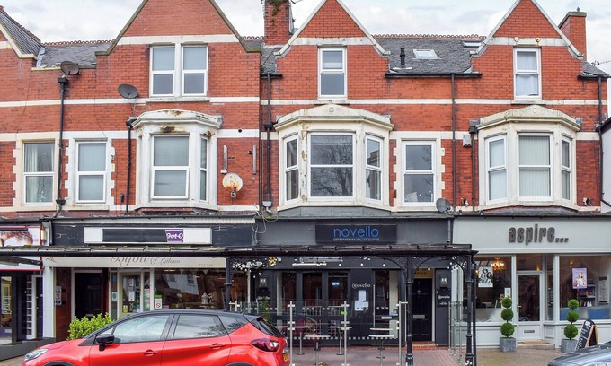 Lytham St. Anne's Cottage | Cozy 1 Bedroom Retreat with Ocean Views in Lytham