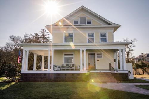 Natchez House | Inviting Clifton House - Queen Suite with River Views
